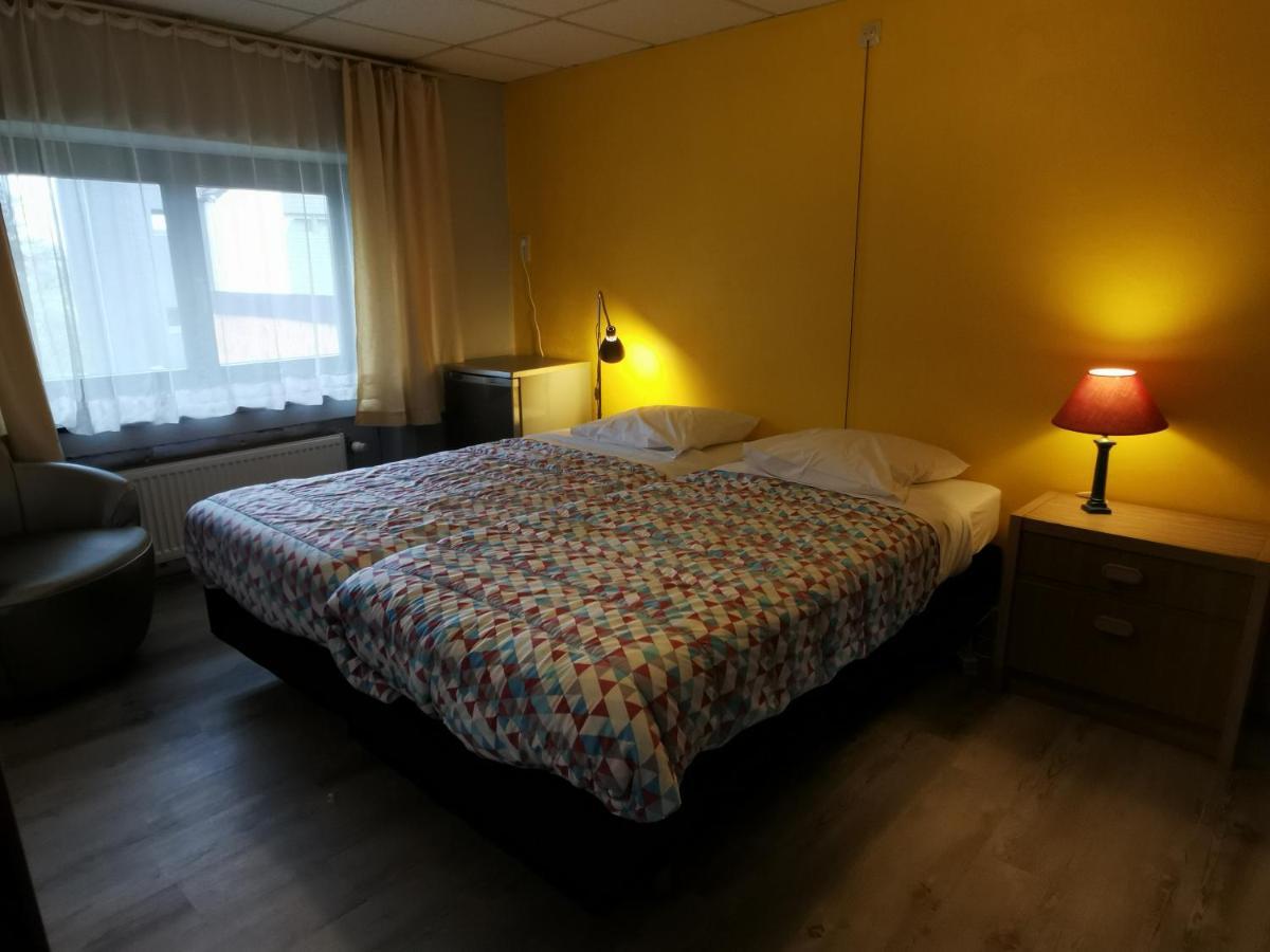 Hotel Chez Phil Robertville Esterno foto
